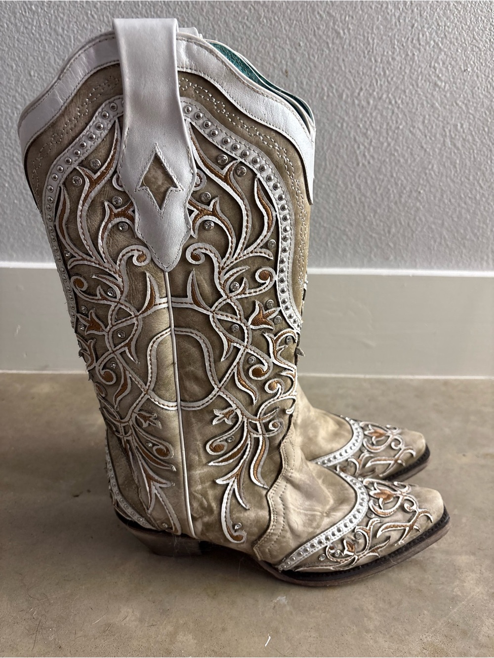 Corral Cream and White Embroidered Western Heeled Boots